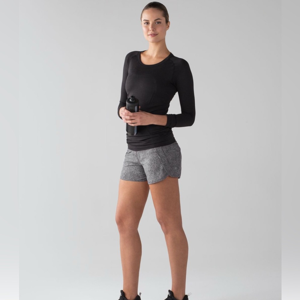 Lululemon Run Times Shorts 4-way stretch 4" size: 6 - Picture 2 of 13